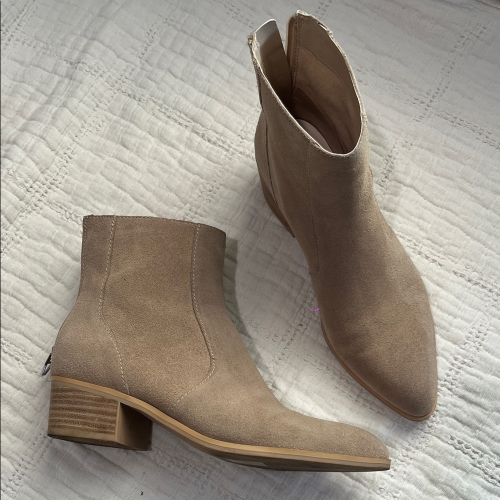 Dolce Vita Pointed Suede Ankle Boots Cream 7.5